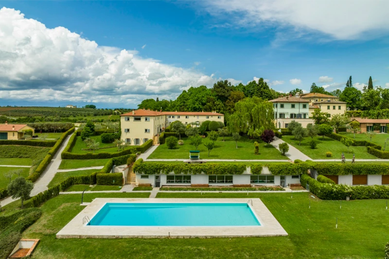 Access a selection of off-market properties and high-potential opportunities
