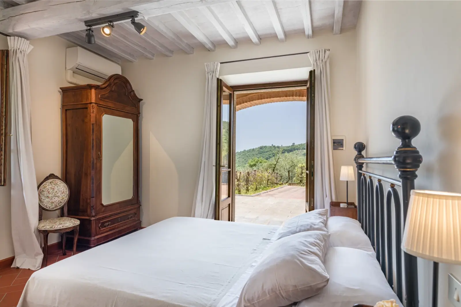 Alunno Immobiliare Real Estate Agency in Cortona for Tuscany and Umbria villa il poggio cortona