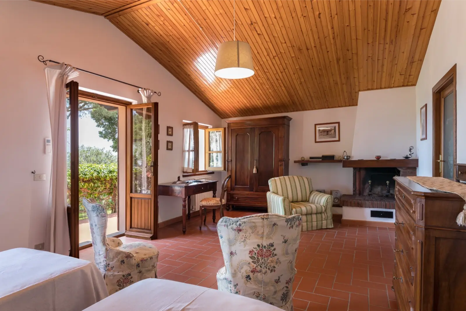 Alunno Immobiliare Real Estate Agency in Cortona for Tuscany and Umbria villa il poggio cortona